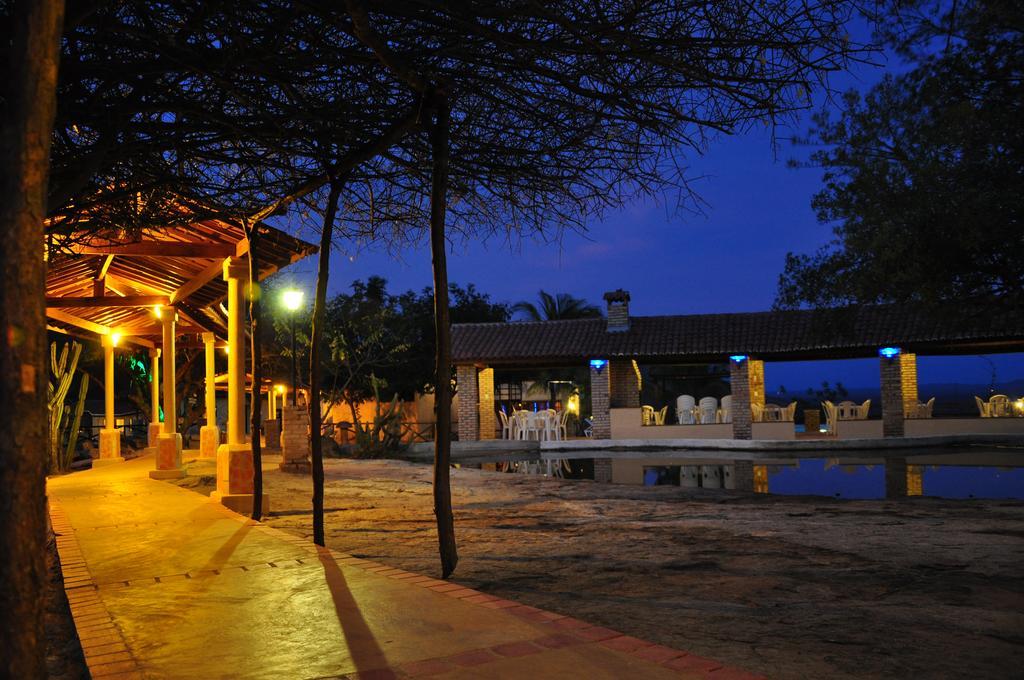 Fazenda Hotel Pedra Dos Ventos Quixada Exterior photo